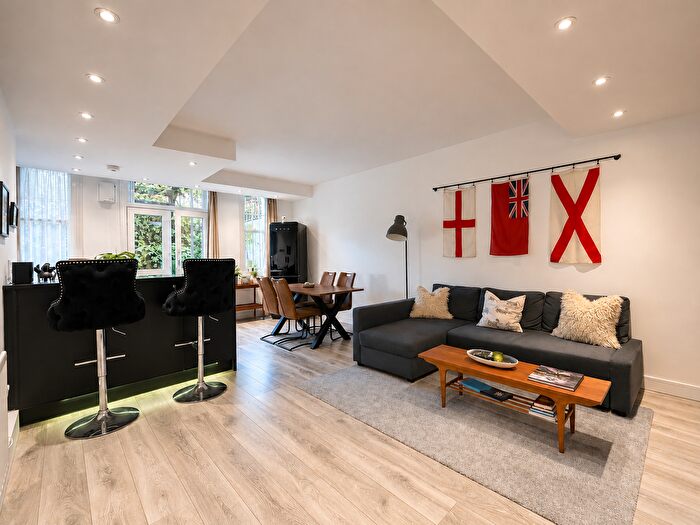1 Bedroom Flat To Rent In Warwick Road (Philbeach Gardens Side), Earls Court, London, SW5