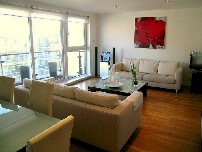 2 Bedroom Flat To Rent In Smugglers Way, London, SW18