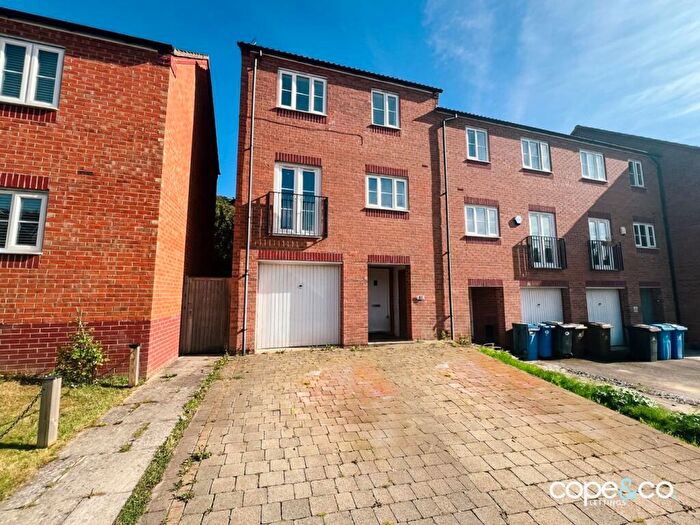 4 Bedroom End Of Terrace House To Rent In Highfields Park Drive, Derby, Derbyshire, DE22