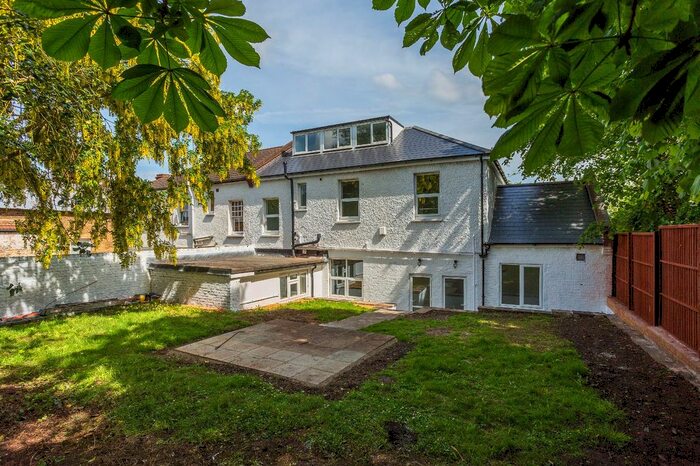 3 Bedroom Flat To Rent In Sparrows Herne, Bushey, Hertfordshire, WD23