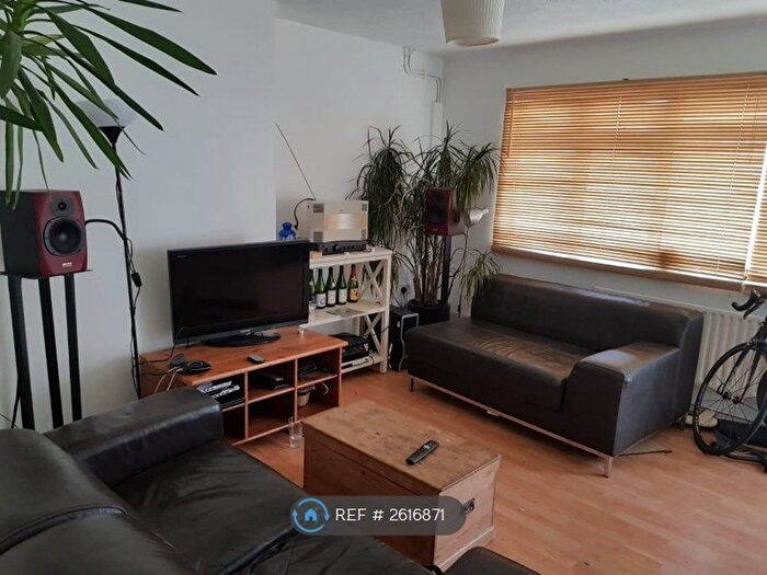 3 Bedroom Maisonette To Rent In Carisbrooke Gardens, London, SE15
