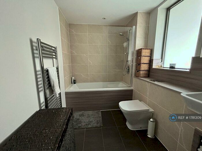 2 Bedroom Flat To Rent In Pioneer Court, London, E16