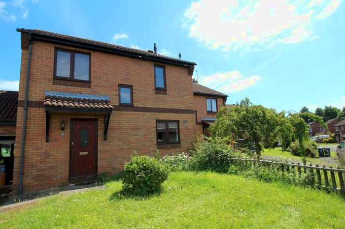 3 Bedroom Detached House To Rent In Anson Close, Daventry, NN11