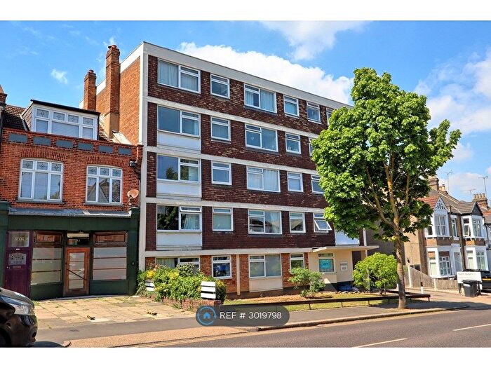 2 Bedroom Flat To Rent In Elm Road, Leigh-On-Sea, SS9