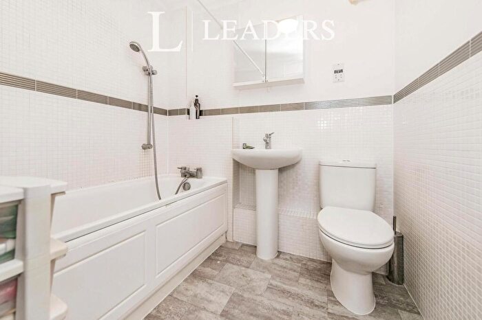 2 Bedroom Apartment To Rent In Groves Close, Colchester, CO4