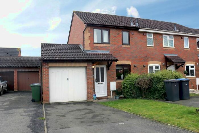 2 Bedroom End Of Terrace House To Rent In Flying Fields Road, Southam, CV47
