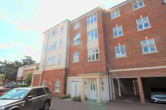2 Bedroom Flat To Rent In Colnhurst Road, Watford, WD17
