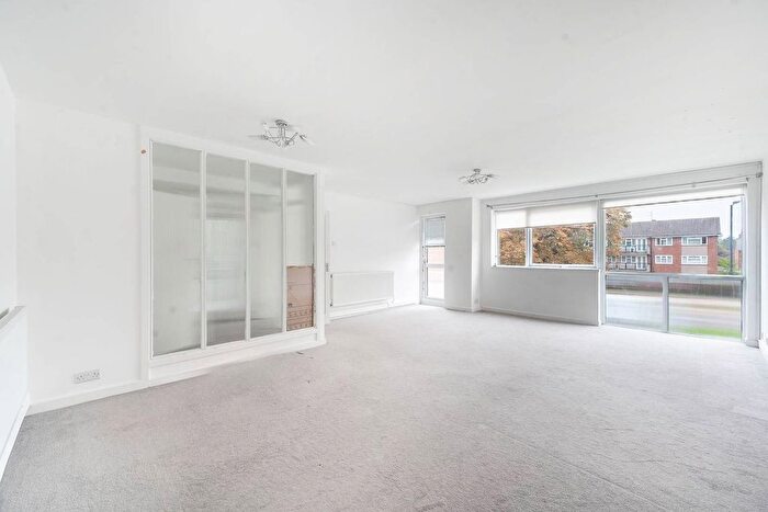 3 Bedroom Maisonette To Rent In Garden Court, Stanmore, HA7