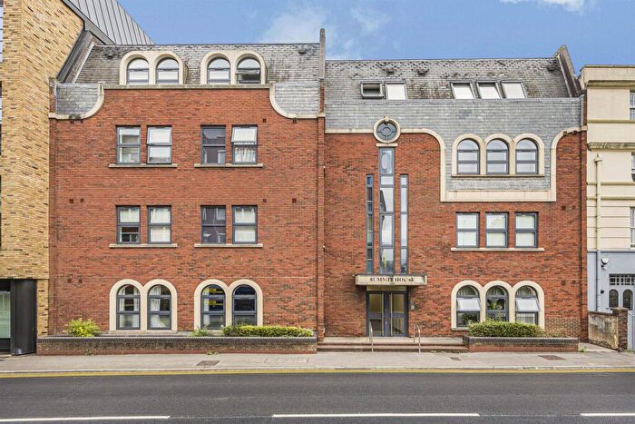 2 Bedroom Apartment To Rent In Summit House, - Greyfriars Road, Reading, RG1
