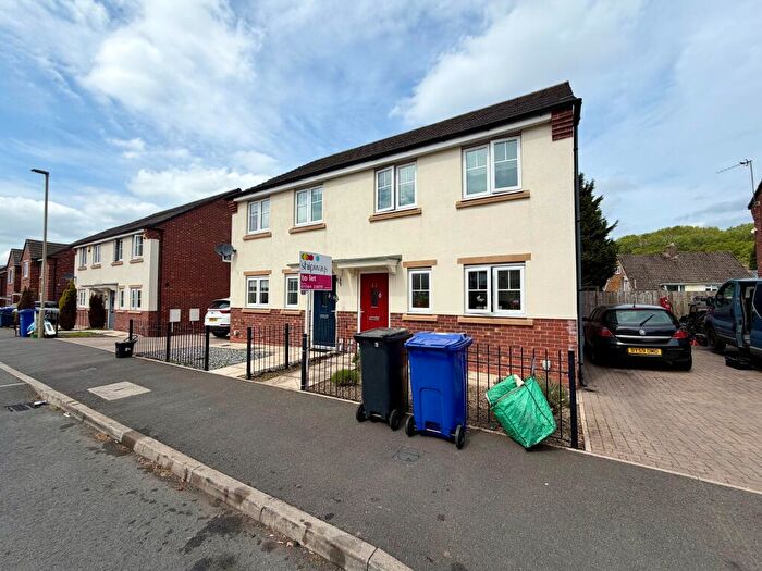 3 Bedroom Semi-Detached House To Rent In Spring Pool Meadow, Dudley, DY1