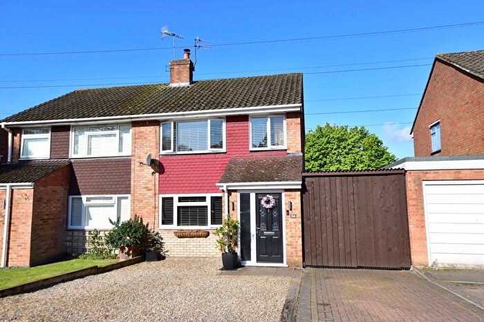3 Bedroom Semi Detached House For Sale In Mutchetts Close, Watford, WD25