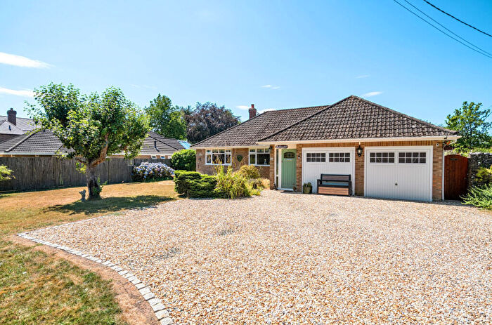 3 Bedroom Bungalow For Sale In Boyneswood Road, Medstead, Alton, Hampshire, GU34