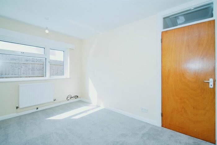 3 Bedroom Detached Bungalow For Sale In Sarum Drive, Devizes, SN10
