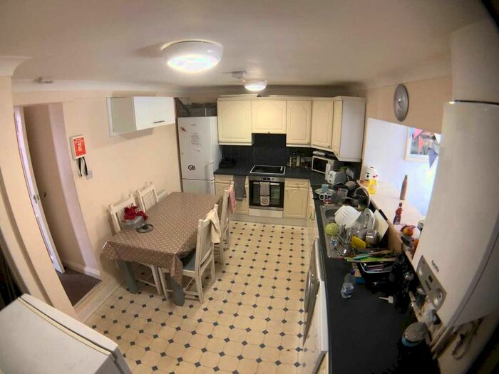 7 Bedroom Semi-Detached House To Rent In Broadlands Road, Southampton SO17