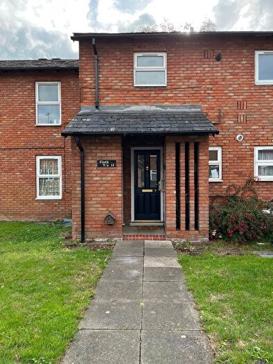 2 Bedroom Maisonette For Sale In Mayfield Road, Camberley, GU15