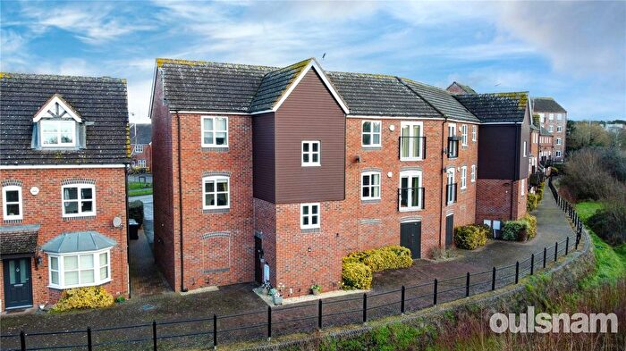 2 Bedroom Flat For Sale In Honeymans Gardens, Droitwich, Worcestershire, WR9