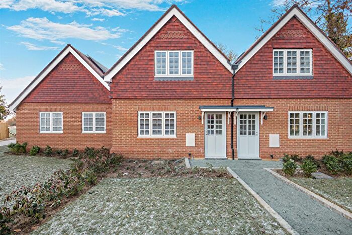 2 Bedroom Property For Sale In Charlton Lane, West Farleigh, Maidstone, ME15