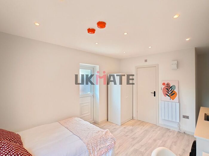 1 Bedroom Property To Rent In Bisson Road, London, E15