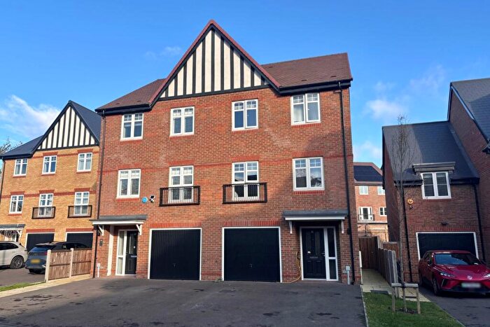 4 Bedroom Semi Detached House For Sale In Roman Way, Beckenham, BR3