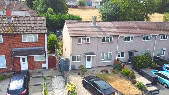 3 Bedroom Semi-Detached House For Sale In Ramsbury Avenue, Swindon, SN2