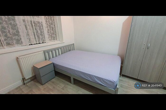 Studio To Rent In Brunswick Gardens, Ilford, IG6