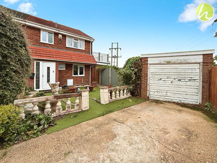 3 Bedroom Semi-Detached House For Sale In Beechcroft Avenue, Linford, SS17