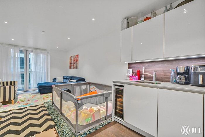 1 Bedroom Flat To Rent In Devan Grove, London, N4