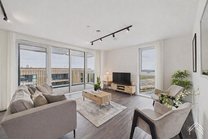 3 Bedroom Flat To Rent In Waterway House, North Kensington London, NW10