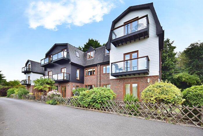 3 Bedroom Apartment For Sale In The Priory, East Farleigh, Maidstone, ME15