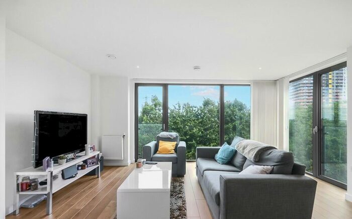 2 Bedroom Apartment To Rent In Waterside Way, N17