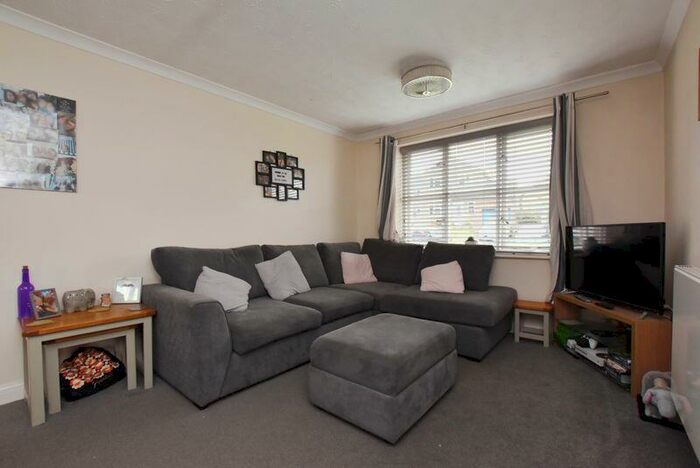 2 Bedroom Maisonette To Rent In Shropshire Close, Salisbury, SP2
