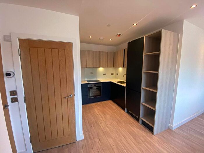 2 Bedroom Flat To Rent In Brighton Road, Redhill, RH1