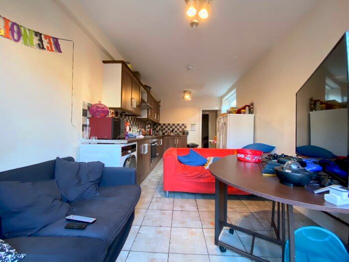 5 Bedroom Terraced House To Rent In Manor Street, Heath, CF14