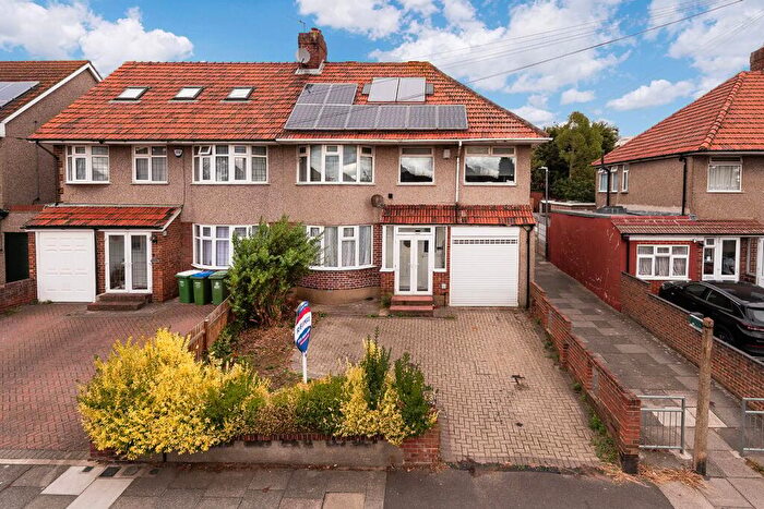 4 Bedroom Semi Detached House For Sale In Latham Road, Bexleyheath, DA6