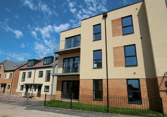 2 Bedroom Flat To Rent In Strawberry Drive, Yatton, BS49