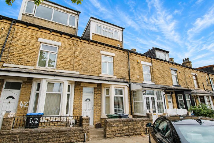 4 Bedroom Terraced House For Sale In Chelmsford Terrace, Barkerend, Bradford, BD3