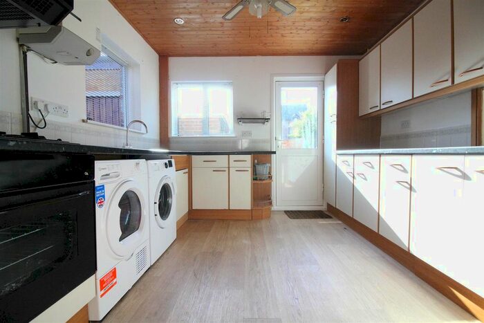 3 Bedroom End Of Terrace House To Rent In Lawrence Road, Hayes, UB4