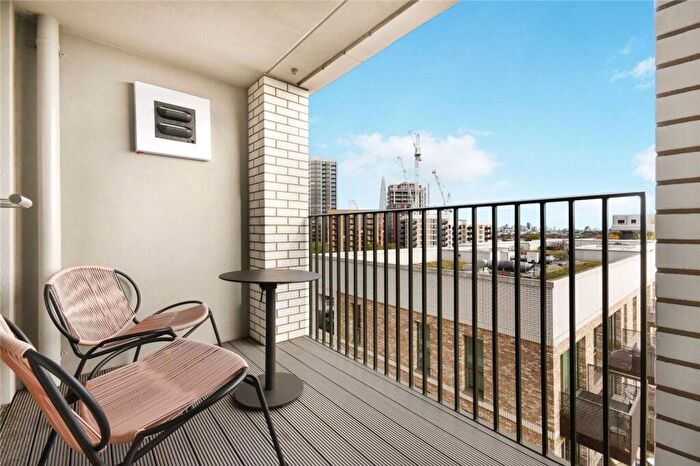 1 Bedroom Flat To Rent In Sayer Street, Elephant And Castle, London, SE17