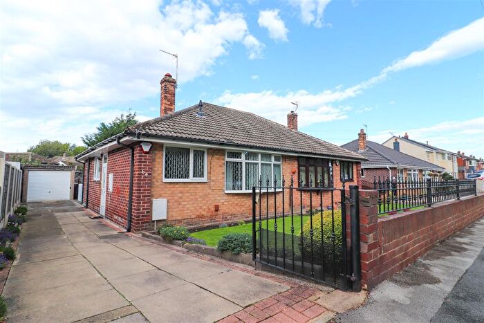 2 Bedroom Semi-detached Bungalow For Sale In Thornes Moor Road, Wakefield, WF2
