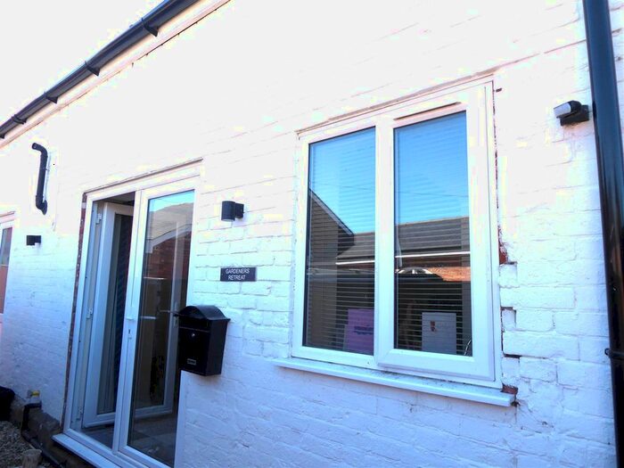 3 Bedroom Maisonette To Rent In Station Road, Gillingham, SP8