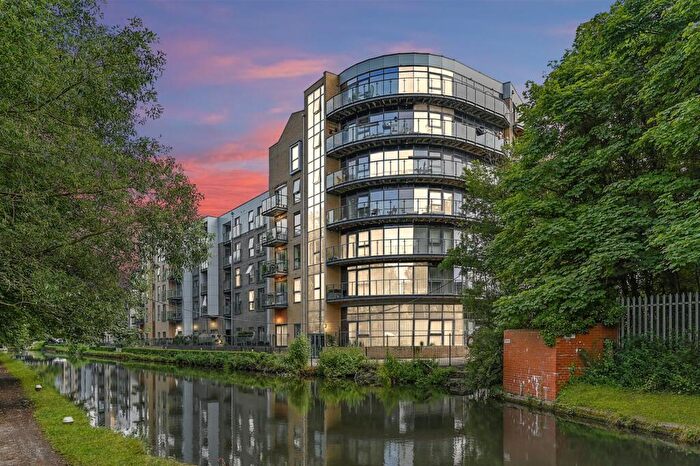 2 Bedroom Apartment For Sale In The Embankment, Nash Mills Wharf, Hemel Hempstead, HP3