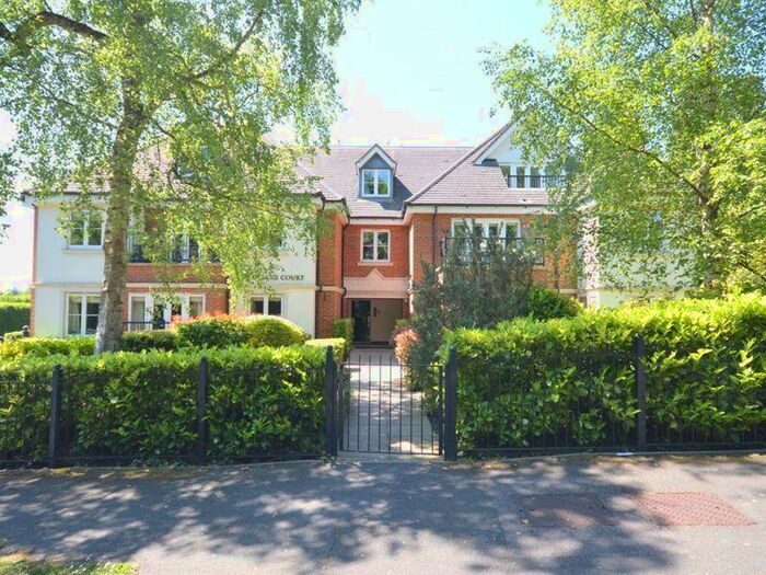 2 Bedroom Apartment To Rent In Stanacre Court, Kingswood, Surrey, KT20