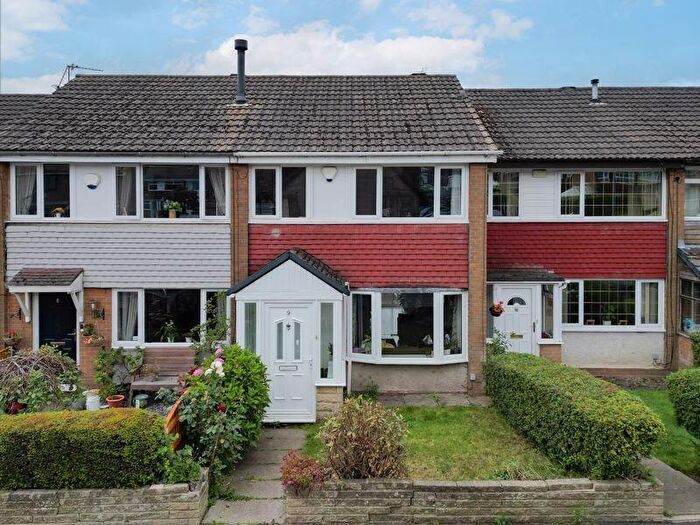 3 Bedroom Terraced House For Sale In Parsonage Walk, Milnrow, OL16