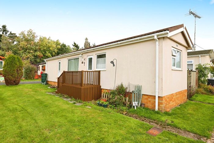 1 Bedroom Park Home For Sale In Hillview Park Home, Oare, Marlborough, SN8