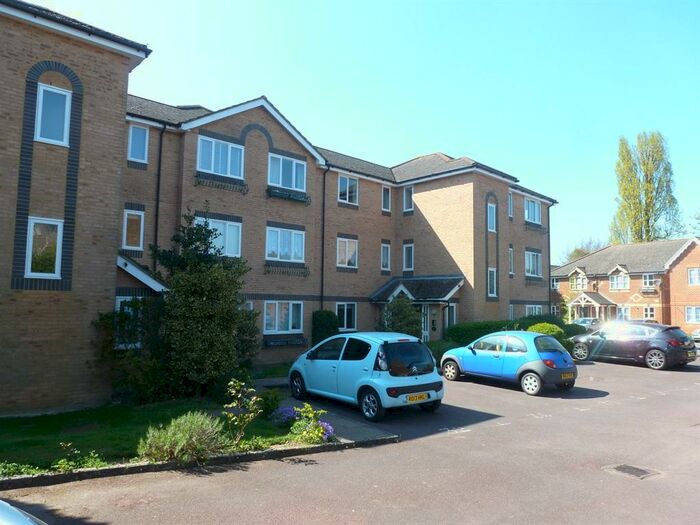 2 Bedroom Flat To Rent In Hedingham Mews, All Saints Avenue, Maidenhead, SL6