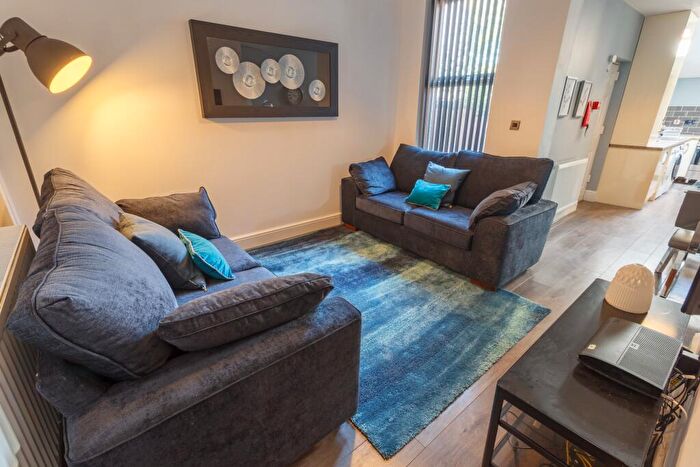 5 Bedroom Terraced House To Rent In Romer Road, L6