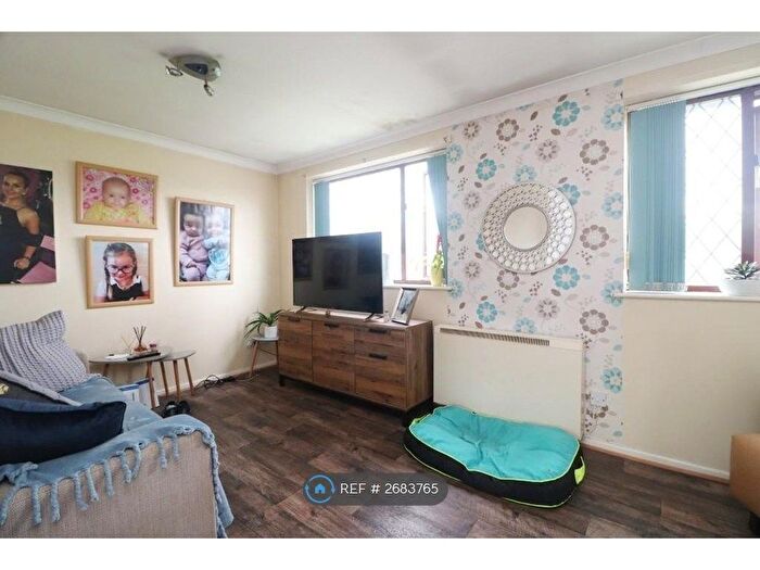 1 Bedroom Maisonette To Rent In Brookshaw Street, Bury, BL9