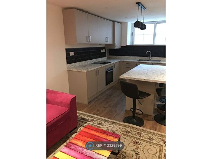 4 Bedroom Flat To Rent In Lydgate Lane, Sheffield, S10