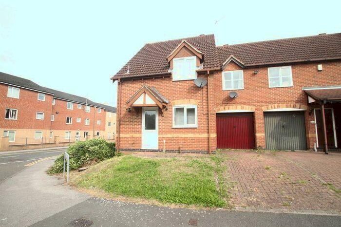 3 Bedroom Semi-Detached House To Rent In Heron Drive, Nottingham, NG7