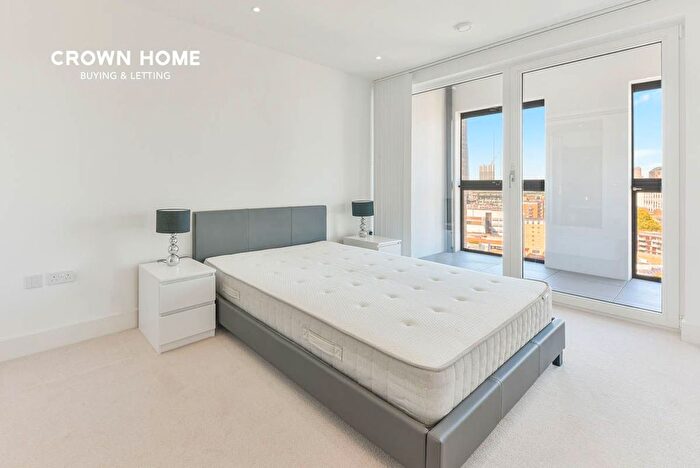2 Bedroom Flat For Sale In Conquest Tower, Blackfriars Circus, SE1